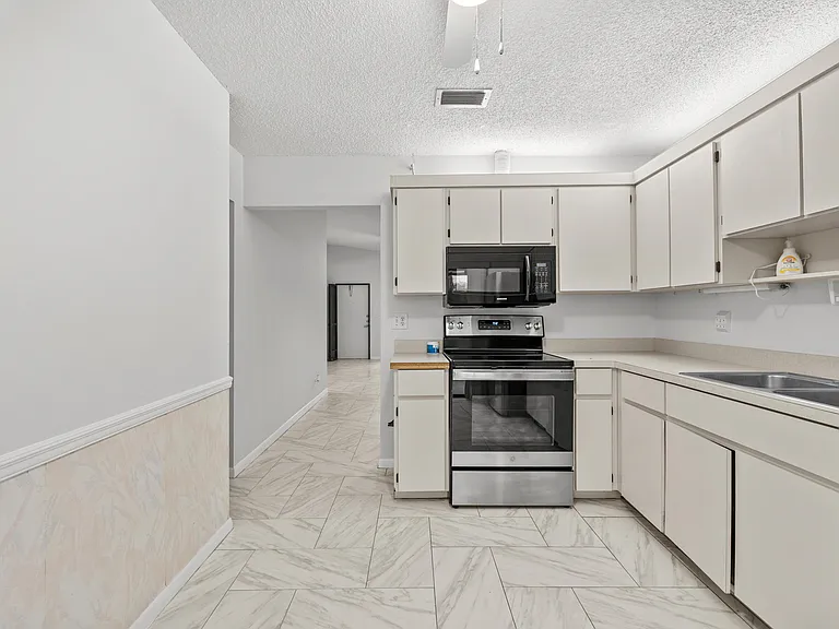 8019 SE Villa Cir — Photo 6