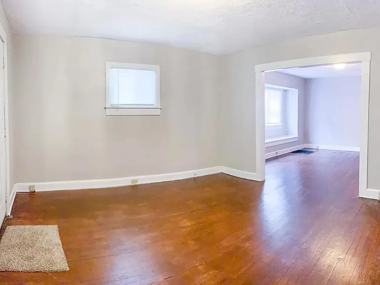 431 S Keystone Ave — Photo 3