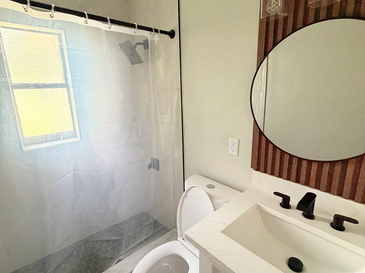 3 bed, 864 sqft, $1,650 — Photo 3