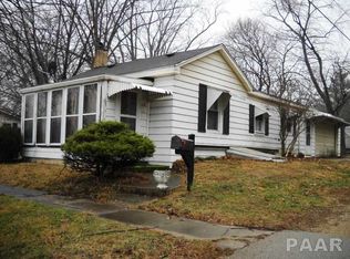 909 Front St, Henry, IL 61537