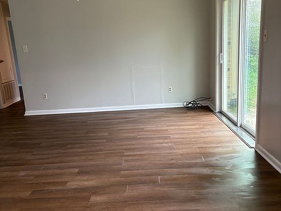 3rd image of 4875 Camellia Ln