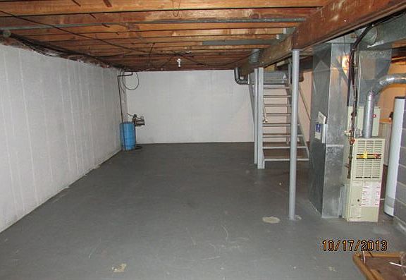 Full Basement with washer and dryer