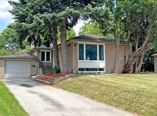 22 Royal Doulton Dr, Toronto, ON M3A 1N5