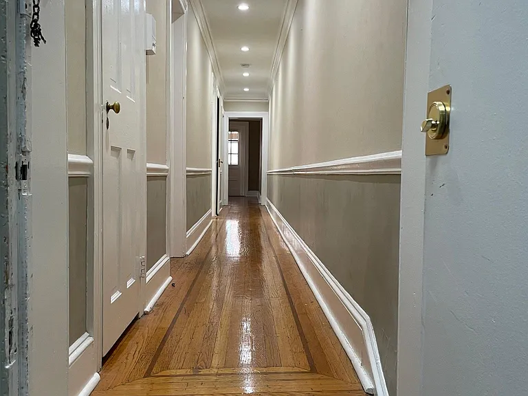 22 E Eager St #3R — Photo 2