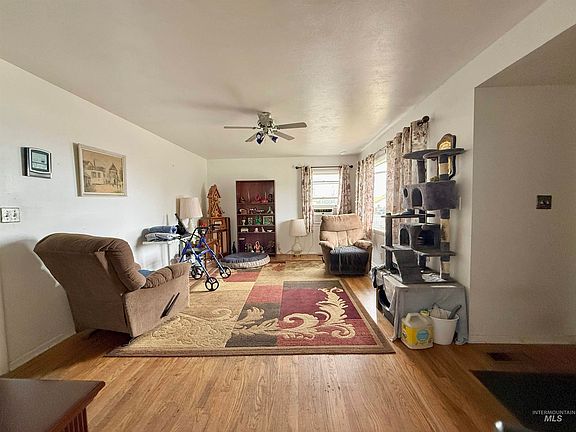 4th image of 1006 Scott St