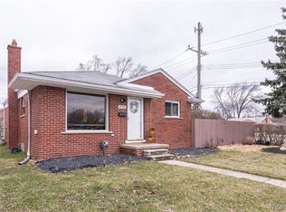 8781 Shari Dr, Westland, MI 48185