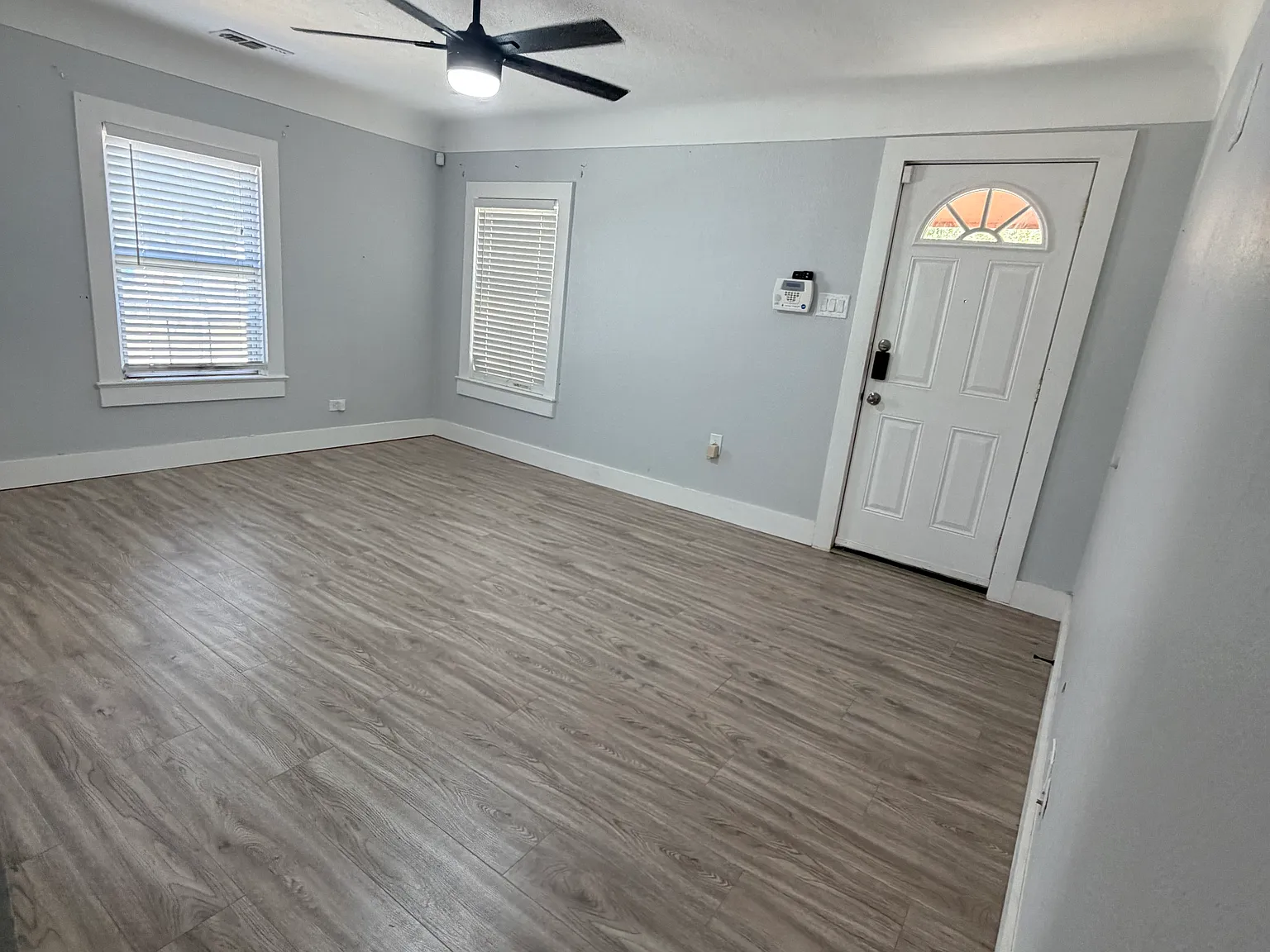 2 bed, 1200 sqft, $1,700 — Photo 4