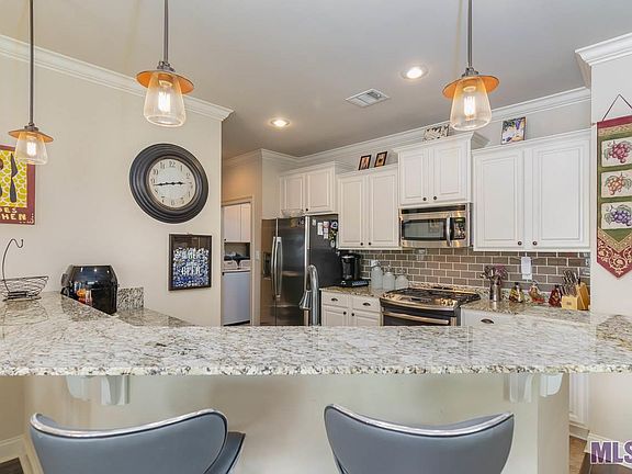 4th image of 18175 Pinehurst Dr