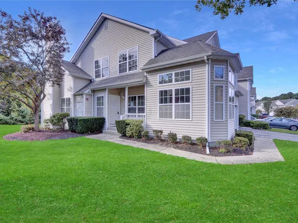 240 Kettles Lane #240, Coram, NY 11763