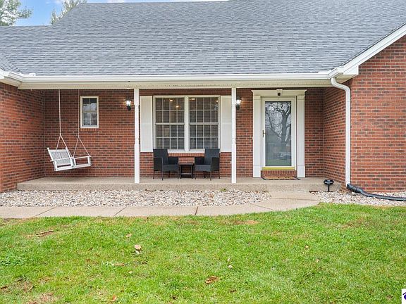 3rd image of 625 Hickory Ln