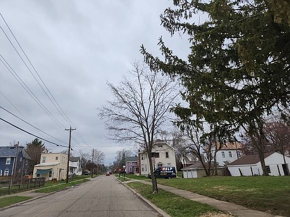 4th image of 1947 Stevens Ave