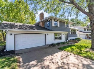 493 Rolls Rd, New Brighton, MN 55112