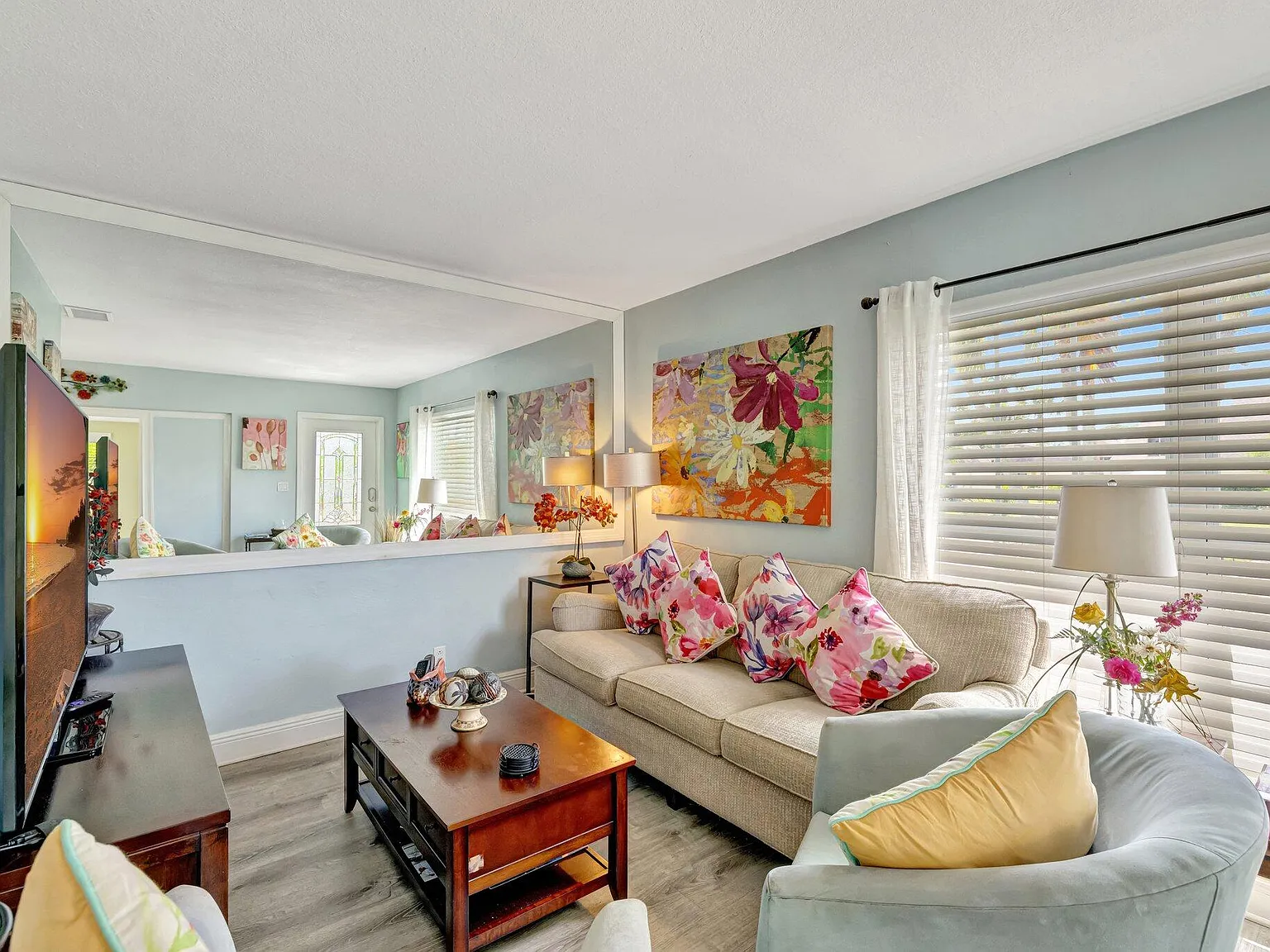 2 bed, 1.0 bath, 850 sqft, $2,950 — Photo 2