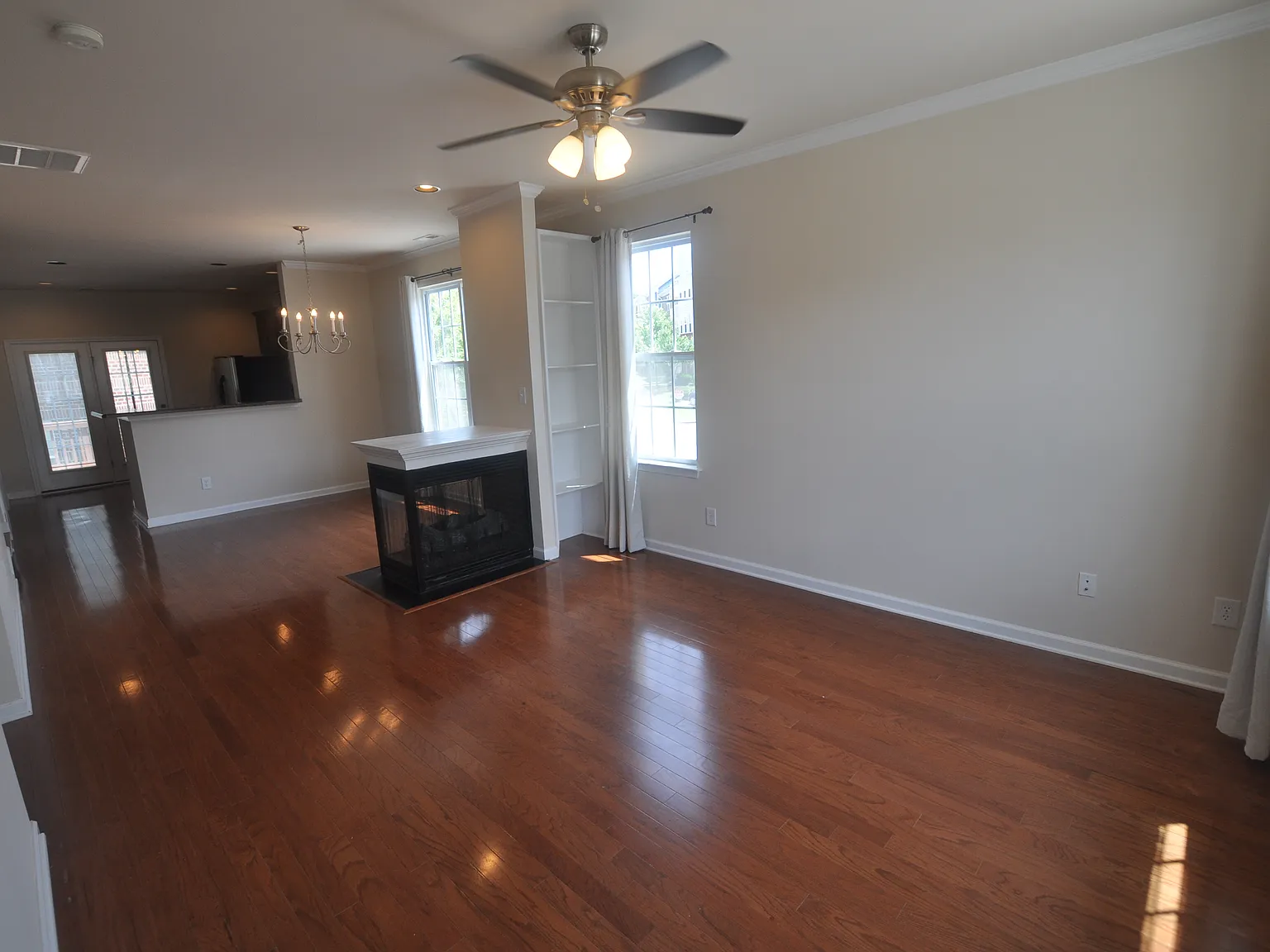 3 bed, 3.5 bath, 1850 sqft, $1,900 — Photo 4