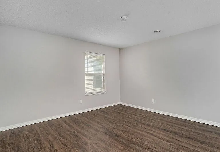 1138 E Walnut St #5 — Photo 5