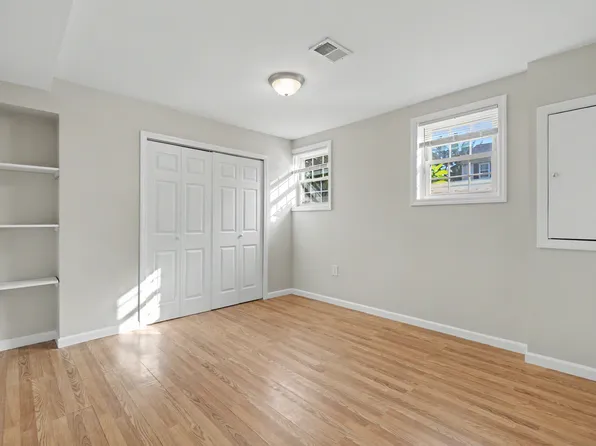 9625 Lindenbrook St, Fairfax, VA 22031