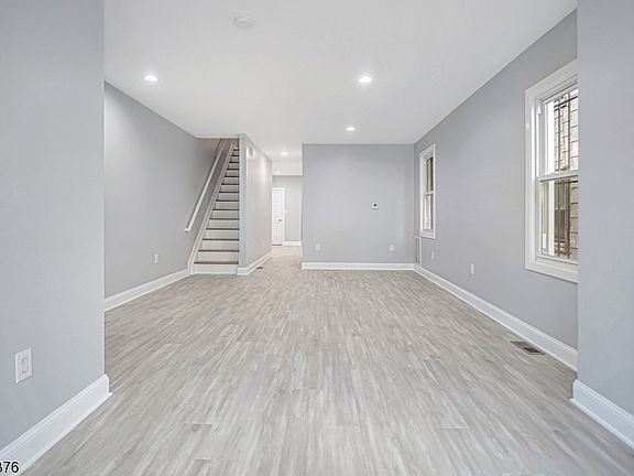 5th image of 103 Brookdale Ave