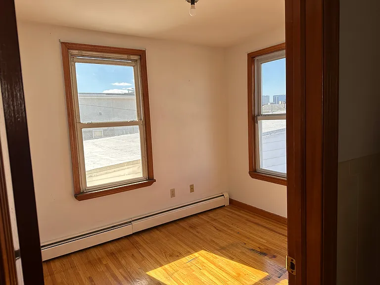 404 N 3rd St #2 — Photo 8