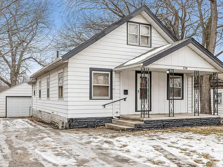 124 N Franklin Ave — Photo 1