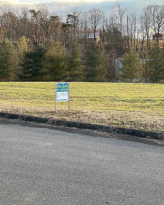 1st image of 17 Belle Arden Dr