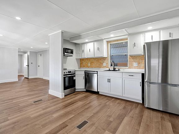 5th image of 7899 SE Eagle Avenue