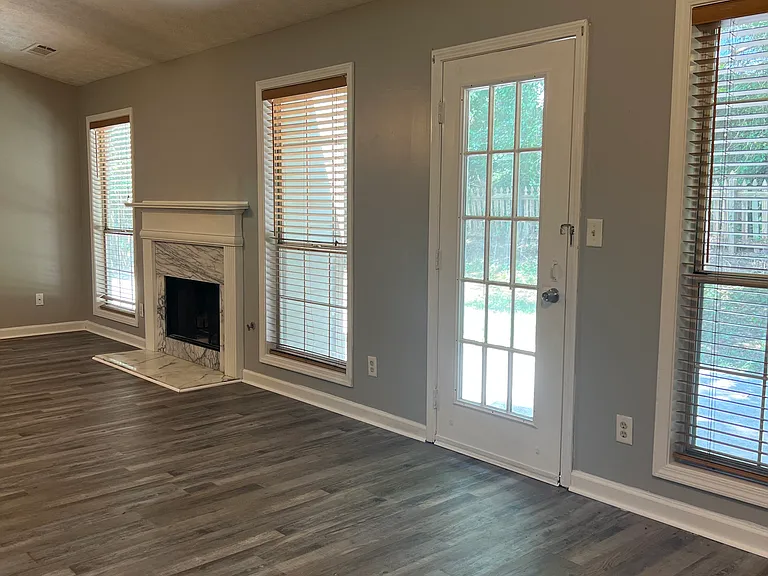 695 Paris Dr — Photo 32
