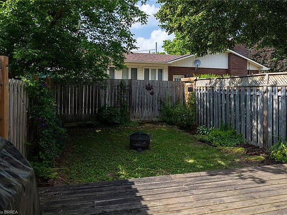3rd image of 7 Graystone Ct