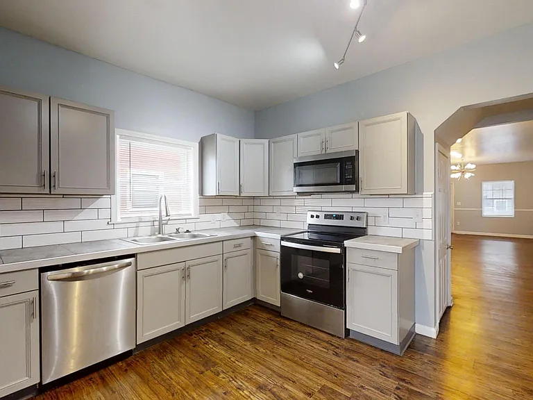1133 N Keystone Ave — Photo 5