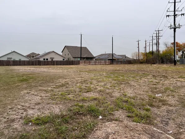 5853 Midcrown Dr, San Antonio, TX 78218