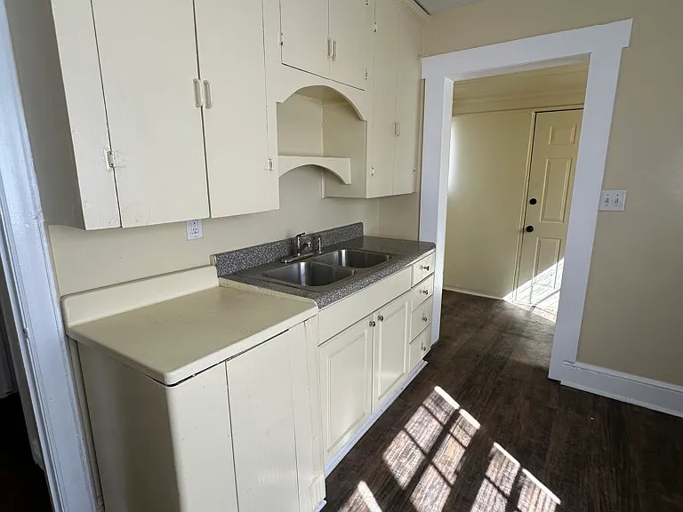 3738 Beatties Ford Rd — Photo 4