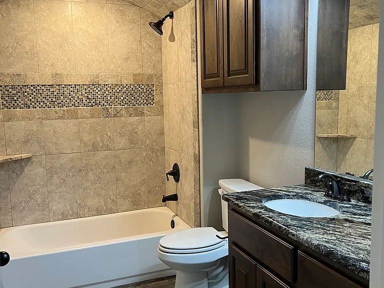 1410 Lauren Ln — Photo 5