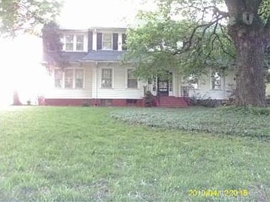 2nd image of 1406 N River Blvd