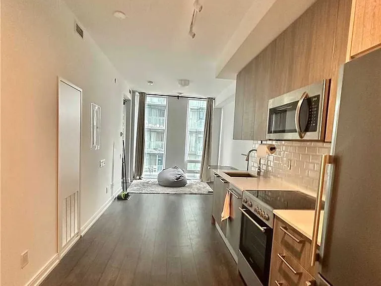 28 Wellesley St E #1105 — Photo 5