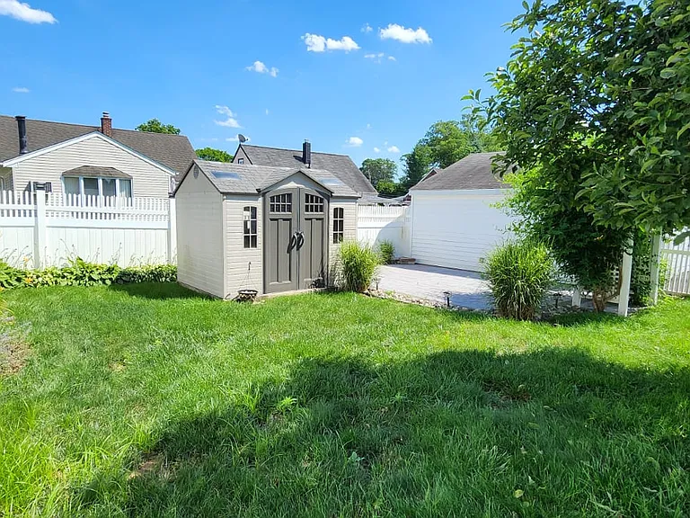 135 Morristown Rd — Photo 23