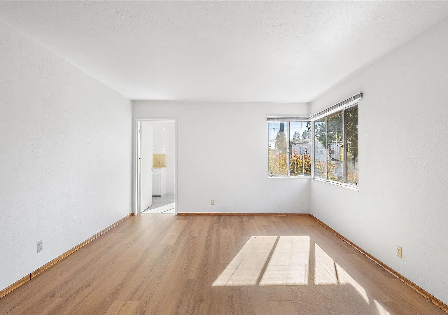 2145 Santa Clara Ave #C - 1 bedroom | 1 bath — Photo 4