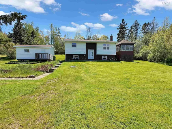 31 4th St, Pictou, NS B2H 5C7