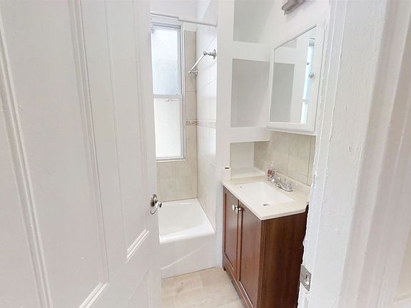 landlord_unit_photo_41406095_5