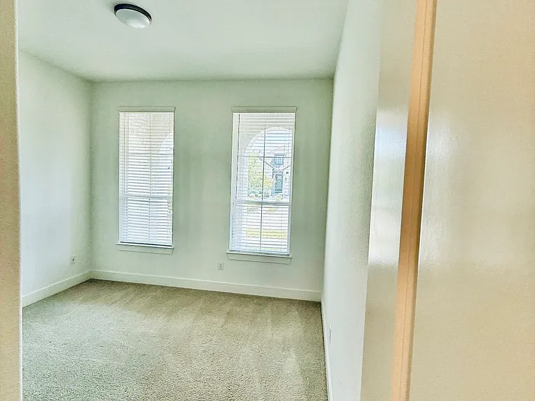 1712 Homestead Way — Photo 17
