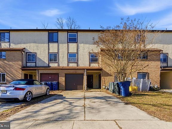 3rd image of 6-6A Buttonwood Rd