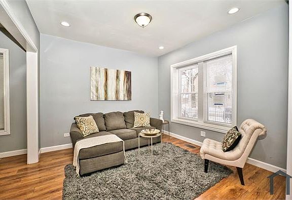2nd image of 5020 W Ohio St Unit 1
