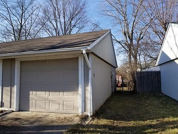 3rd image of 9526 Pepperidge Dr