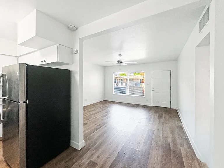 337 W Pasadena Ave #11 — Photo 9