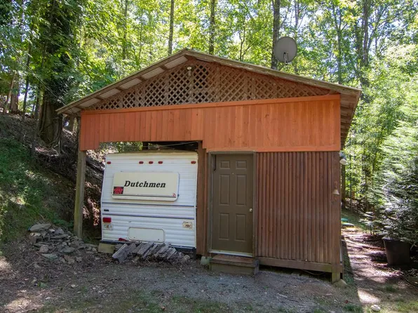 71 6th St, Ellijay, GA 30540