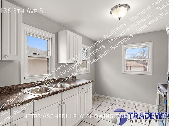 3rd image of 1136 5th Ave S