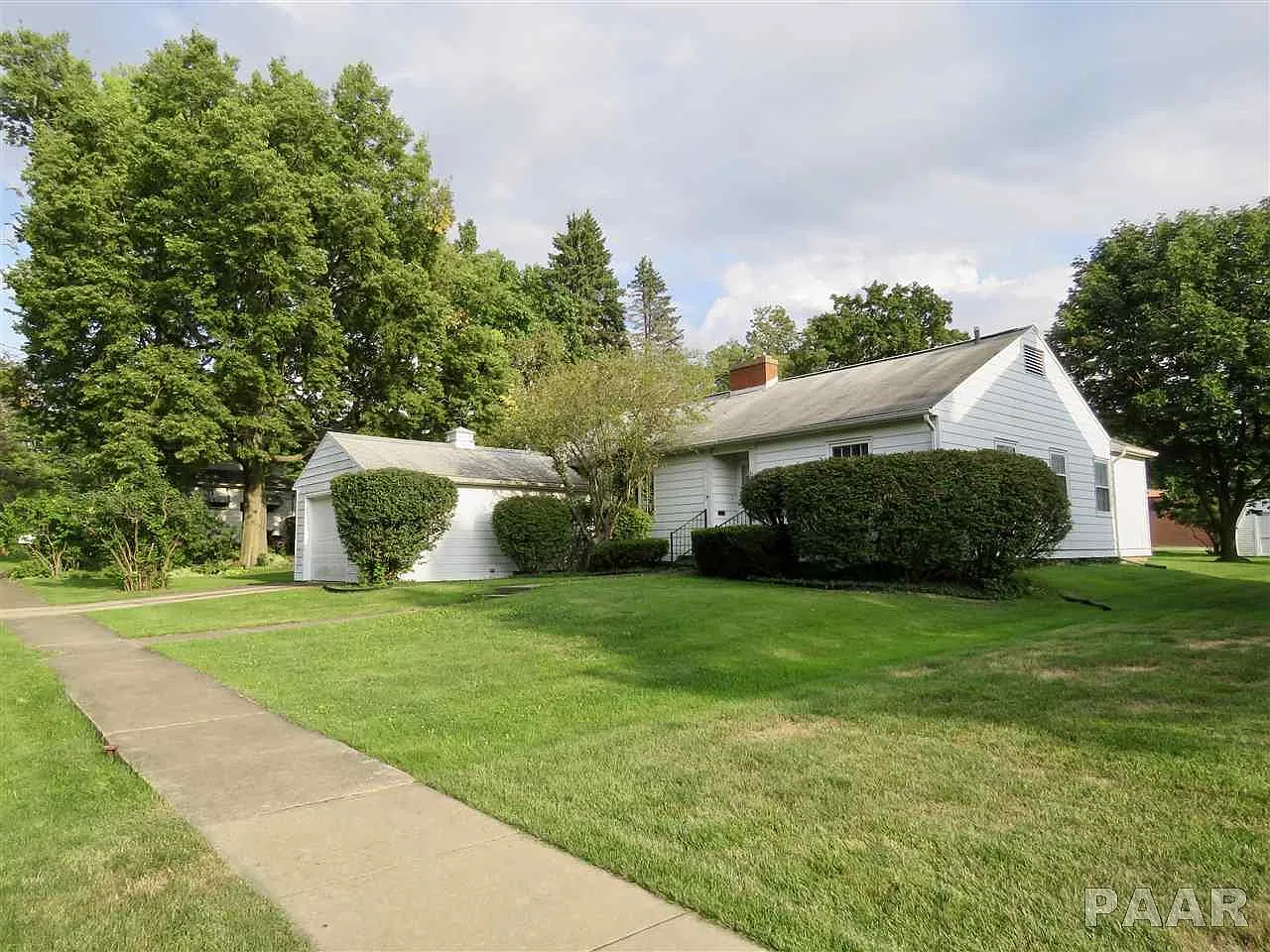 314 E James St photo 1