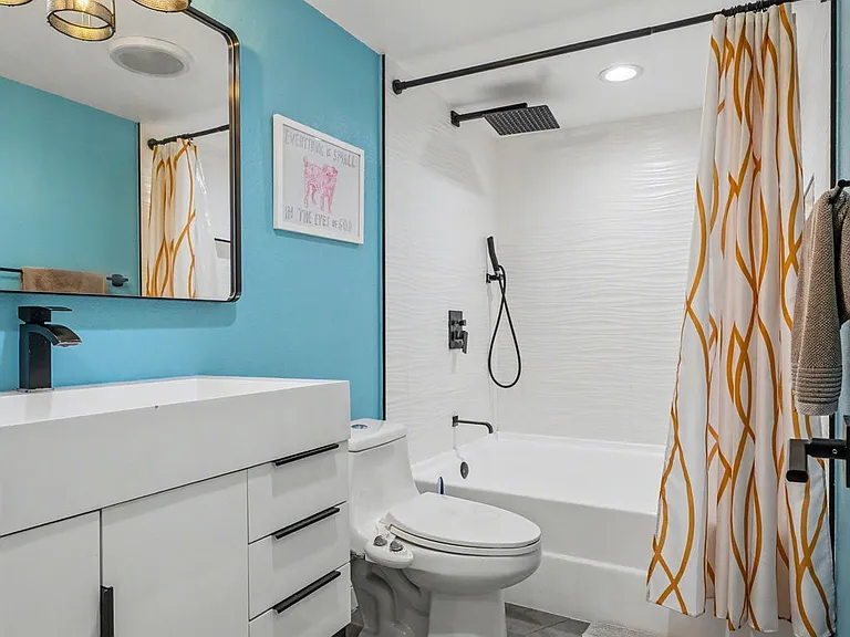 2700 Cahuenga Blvd E #1203 — Photo 6