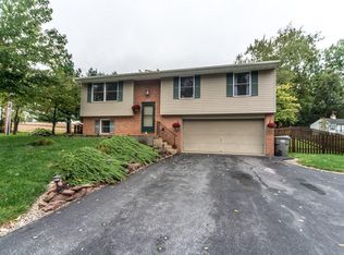 2 Homestead Dr, Denver, PA 17517