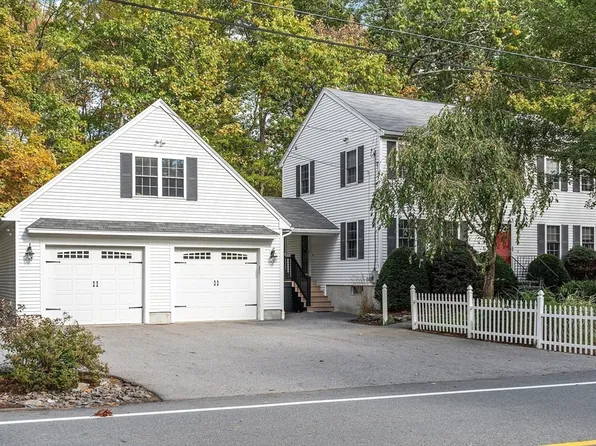 999 Hildreth St, Dracut, MA 01826