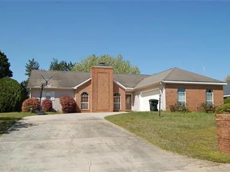 108 Crossfield Dr — Photo 1