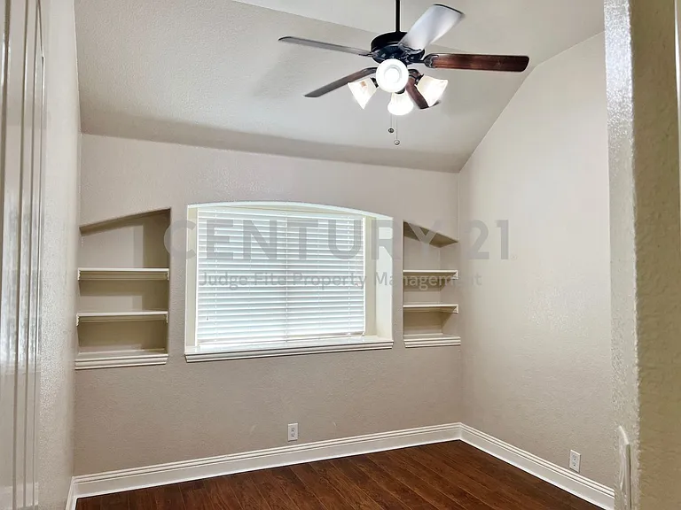 6613 Meadow Glen Dr — Photo 14
